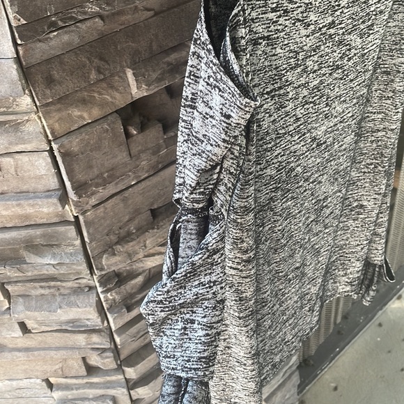 Shirt with cutouts from Red Haute. - Picture 4 of 4